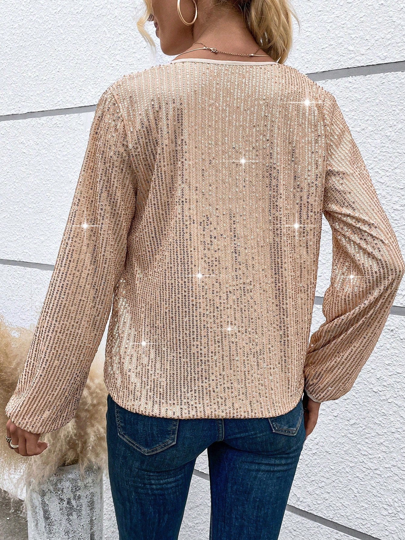 Blusa de cuello cruzado con manga farol y lentejuelas